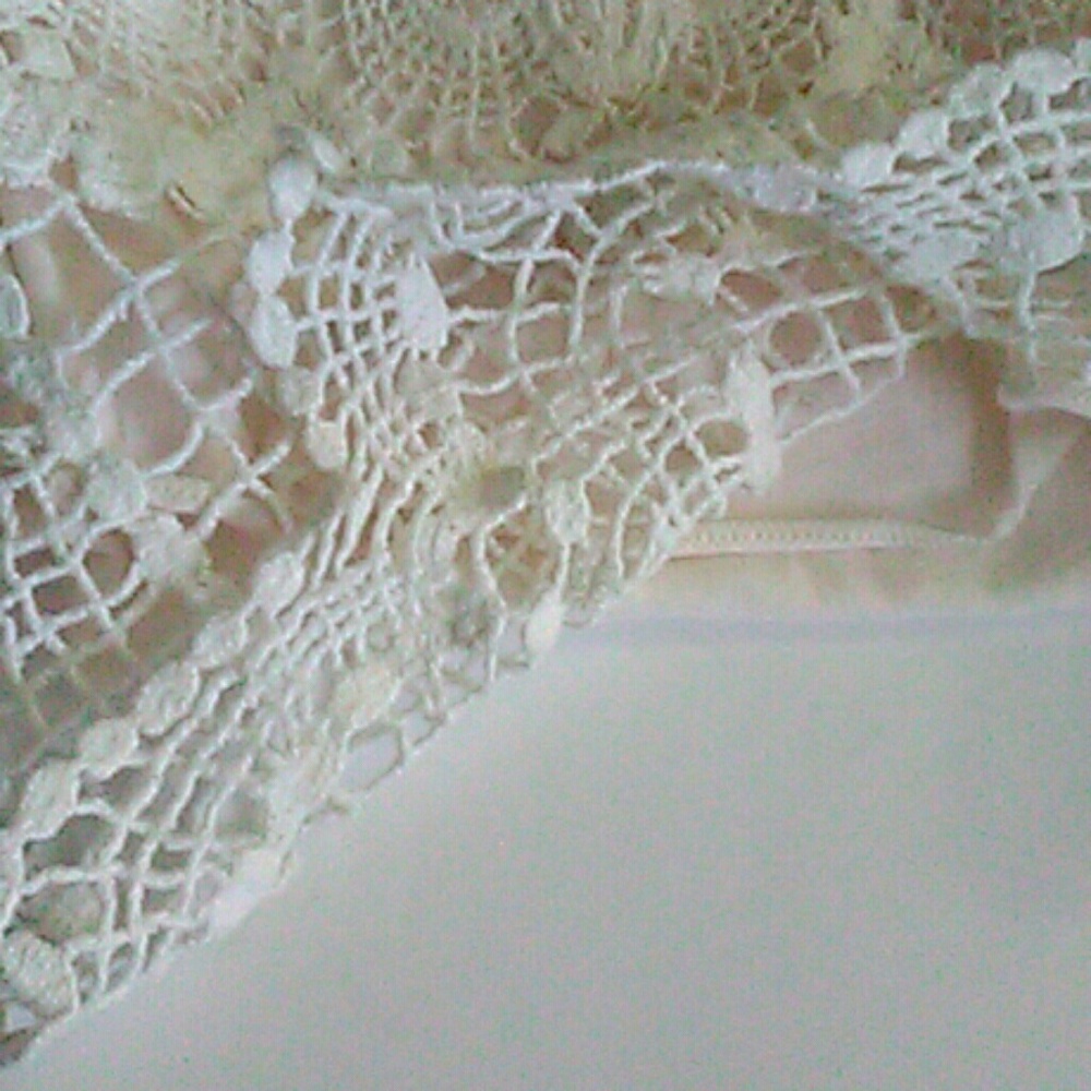 Crochet laced tank cream / nude size small - Picture 3 of 5